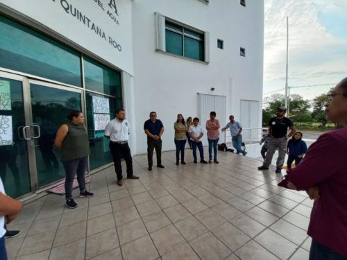 Se manifiestan trabajadores de la Comisión Nacional del Agua en Chetumal