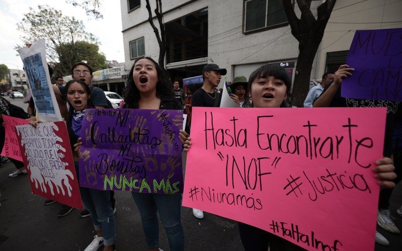 Protestan frente a la Fiscalía de la CDMX por la desaparición de 'Inof'