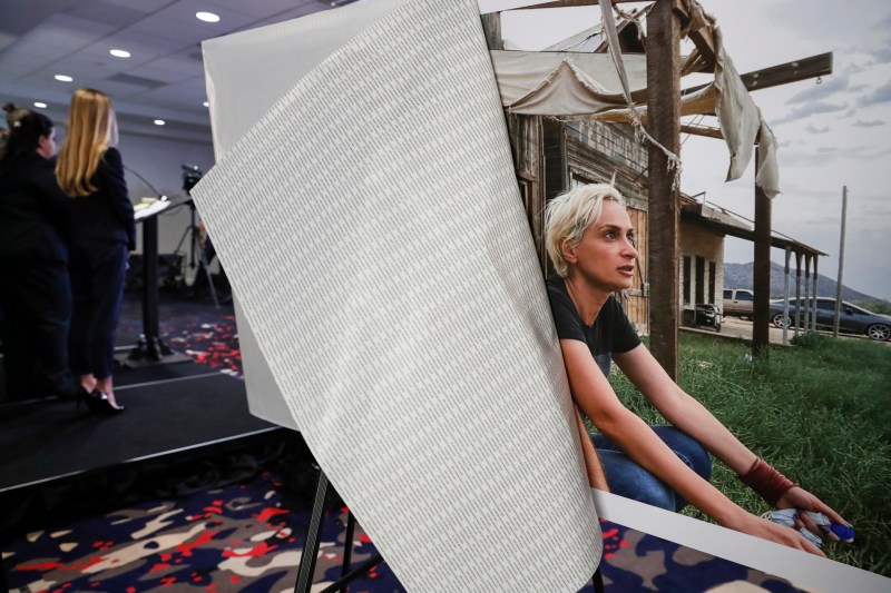 Reanudan rodaje de 'Rust' tras muerte accidental de directora de Fotografía - familia-de-halyna-hutchins-pide-que-se-retiren-los-videos-del-accidente-con-alec-baldwin-1024x683