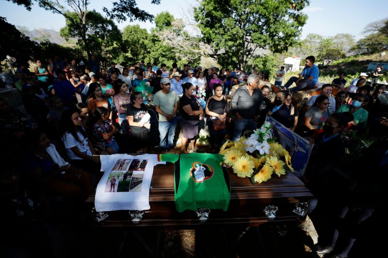 Sepultan en El Salvador restos de migrante muerto por incendio en Ciudad Juárez - sepultan-en-el-salvador-restos-de-migrante-muerto-por-incendio-en-ciudad-juarez-1024x683