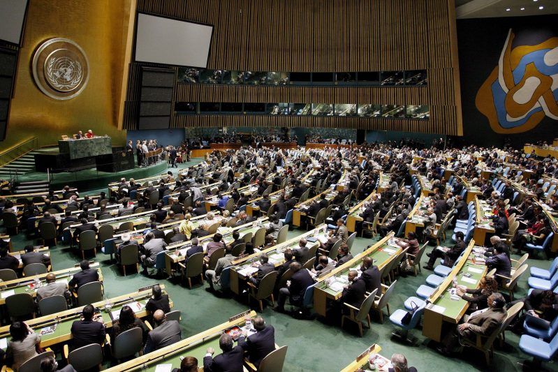 UE pide a los talibanes revocar el veto a las mujeres en la ONU. Foto de EFE