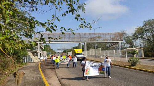 ABANDONAN AUTORIDADES A LA UIMQROO || Marcha y plantón por tercer día consecutivo en la Zona Maya