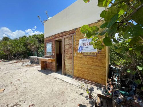 Clausuran baños en Punta Esmeralda por no contar con permisos; preparan denuncias ante Profepa