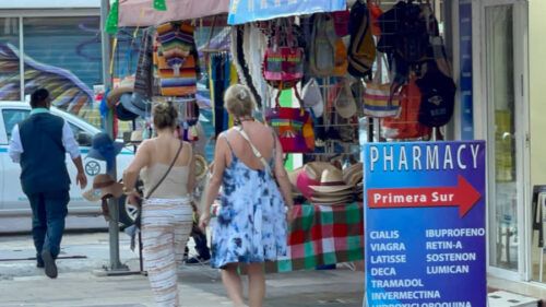 Vendedores de artesanías de Playa del Carmen mantienen buenas ventas