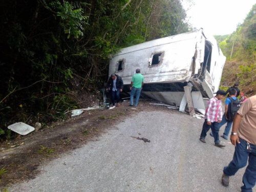 Se accidentan jóvenes estudiantes de Bachilleres