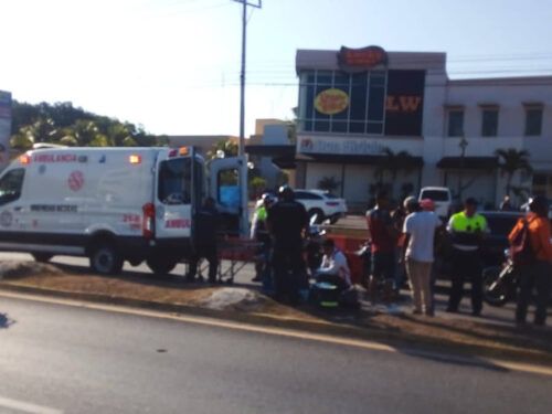 Atropella a una mujer y se da a la fuga en el bulevar Playa del Carmen; policías le dan alcance