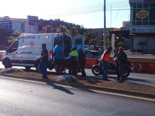 Atropella a una mujer y se da a la fuga en el bulevar Playa del Carmen; policías le dan alcance