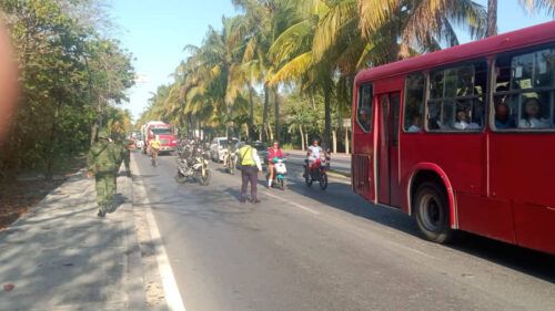 Caos en acceso a zona hotelera por camión del Ejército descompuesto en avenida Kukulcán