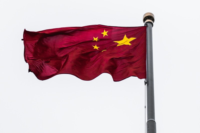China crea un comité ético de ciencia y tecnología para prevenir riesgos en IA - china-bandera-1024x683