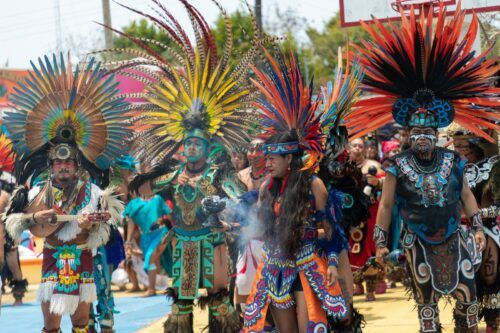 Ofrenda y danza prehispánica en honor a la Santa Cruz de Sabán