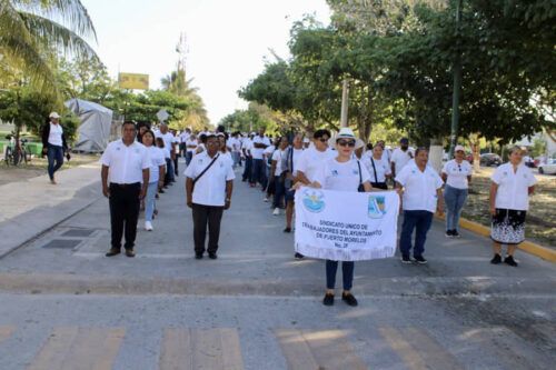 Participan trabajadores municipales y de diversos sindicatos en el desfile por el Día Internacional del Trabajo