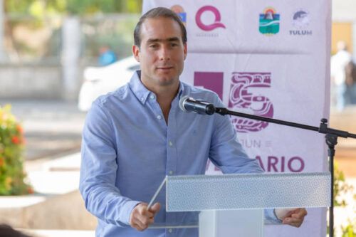 Diego Castañón entrega becas deportivas municipales a Tulumnenses