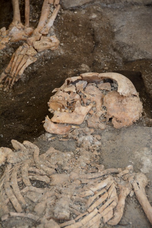 Encuentran tres cuerpos, uno de un niño, y dos frescos con escenas mitológicas en Pompeya - pompeya1-683x1024