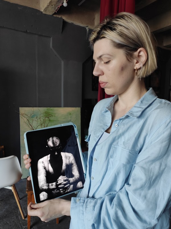 Fotógrafa ucraniana convierte en belleza y respeto los cuerpos mutilados de los soldados - fotografa-ucraniana-convierte-en-belleza-y-respeto-los-cuerpos-mutilados-de-sus-soldados-2-1-768x1024