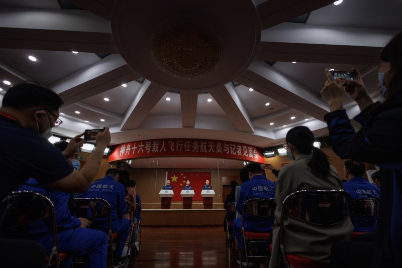 Los astronautas que China enviará a su estación espacial: un veterano y dos debutantes - los-astronautas-que-china-enviara-a-su-estacion-espacial-un-veterano-y-dos-debutantes-1024x683