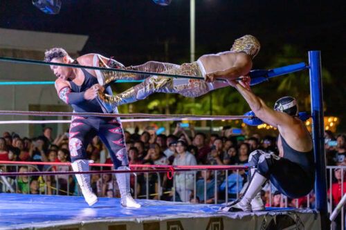 ¡RUDOS, RUDOS, RUDOS! Celebran con éxito espectáculo de Lucha Libre en Tulum