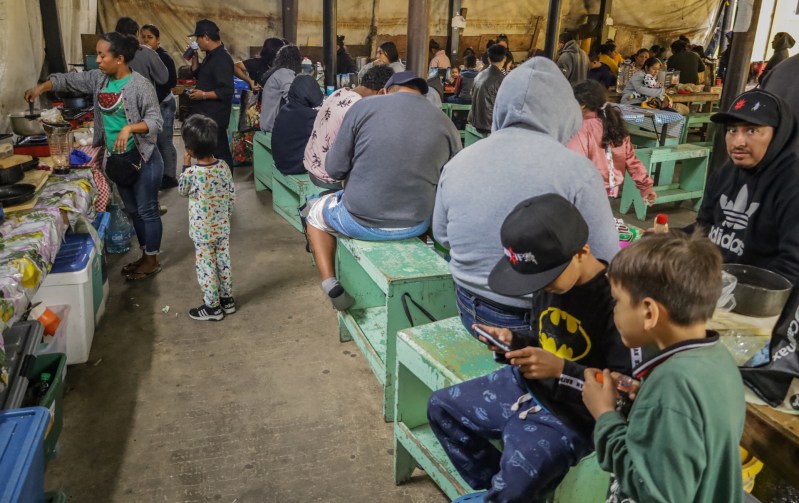 Migrantes acaparan albergues en Tijuana tras una semana del término del Título 42 - migrantes-acaparan-albergues-en-tijuana-tras-una-semana-del-termino-del-titulo-42-2-1024x644