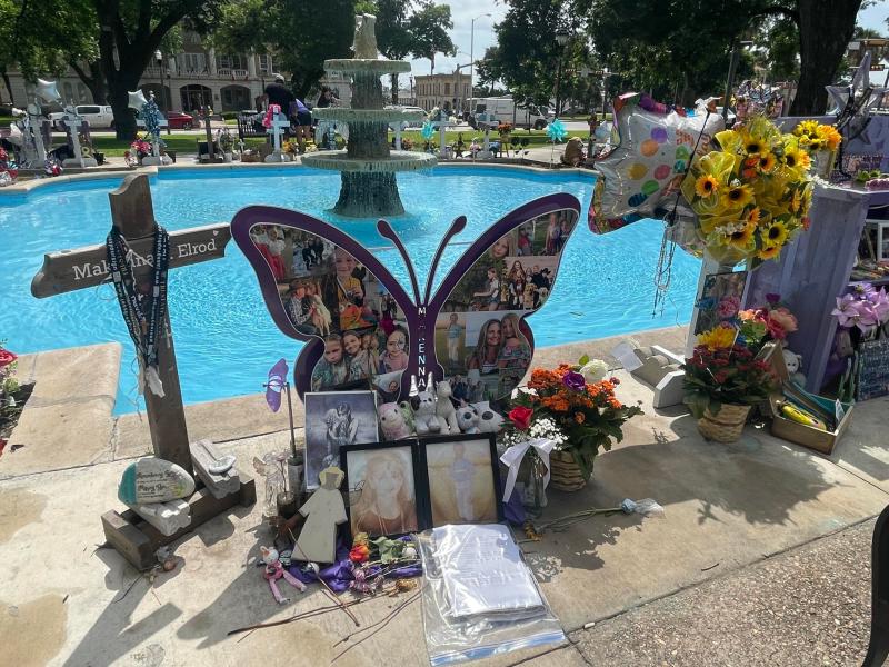 "¿Por qué la Policía tardó 77 minutos en entrar?": claman tras la tragedia en escuela de Uvalde, Texas - memorial-uvalde-texas-tragedia-escuela-tiroteo-1024x768