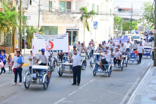 Participativo desfile por el Día del Trabajo en Solidaridad