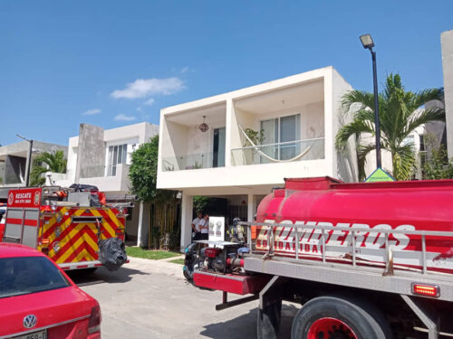 Exhortan a no sobrecargar contactos de luz para evitar incendios en casa habitación