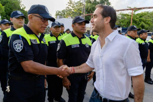 Anuncia Castañón aumento salarial a policías de Tulum, y la rifa de una casa