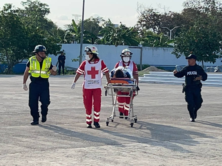 Trasladan en helicóptero a mujer baleada en Lázaro Cárdenas