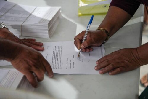 Entregan a 147 familias de la Zona Continental de Isla Mujeres escrituras de su propiedad