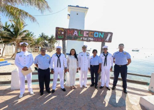 Encabeza Blanca Merari conmemoración de la Marina en Puerto Morelos