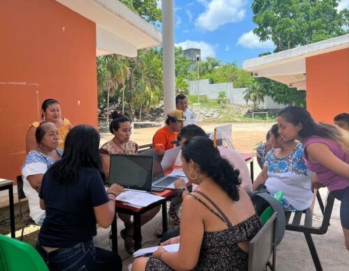 Gobierno de Diego Castañón fortalece orientación a mujeres artesanas de Tulum