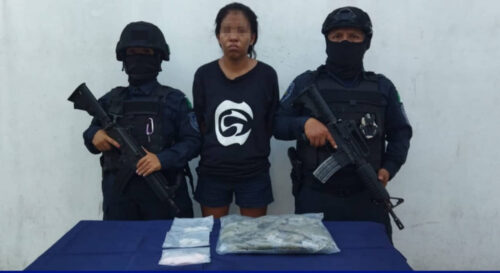 Arrestan a mujer con varias dosis de marihuana en la Colosio de Playa del Carmen