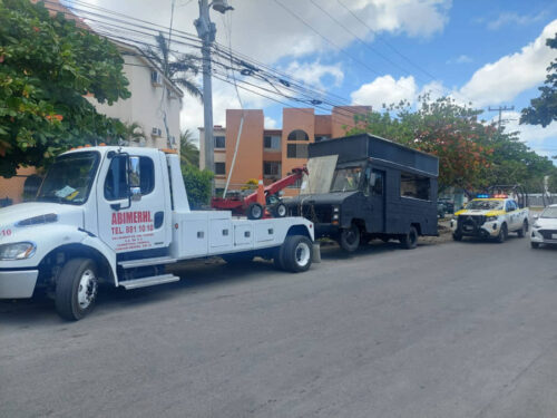 Aceleran el retiro de autos “chatarra” de calles de Cancún