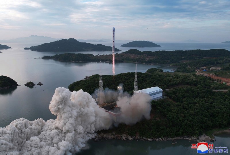 Corea del Norte publica fotografías del lanzamiento fallido de su satélite - corea-del-norte-publica-fotografias-del-lanzamiento-fallido-de-su-satelite-2-1024x692