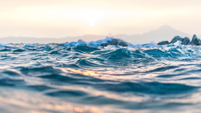 Empresas pagarán mil 106 mdd en EE.UU. por contaminar con compuestos permanentes - mar-oceano-agua-1024x576