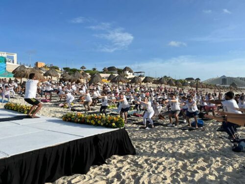 Celebra Cancún el Día Internacional del Yoga 2023