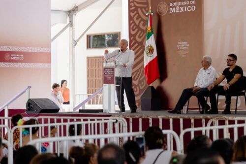 Diego Castañón asiste a la entrega de documentos del programa “Mujeres por el Acceso a la Tierra”