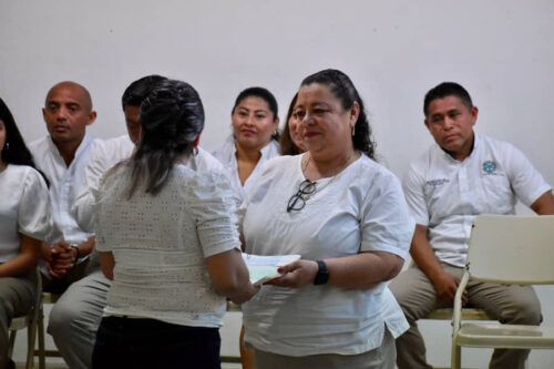 Luis Herrera entrega a 29 familias el finiquito de colecta de defunción