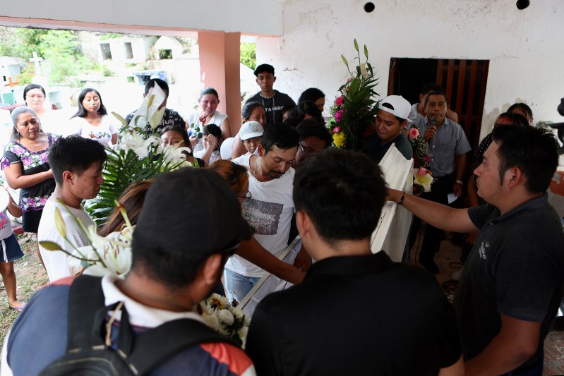 Familiares despiden a niña que murió en elevador de hospital del IMSS en Quintana Roo - nina-de-6-anos-1024x683