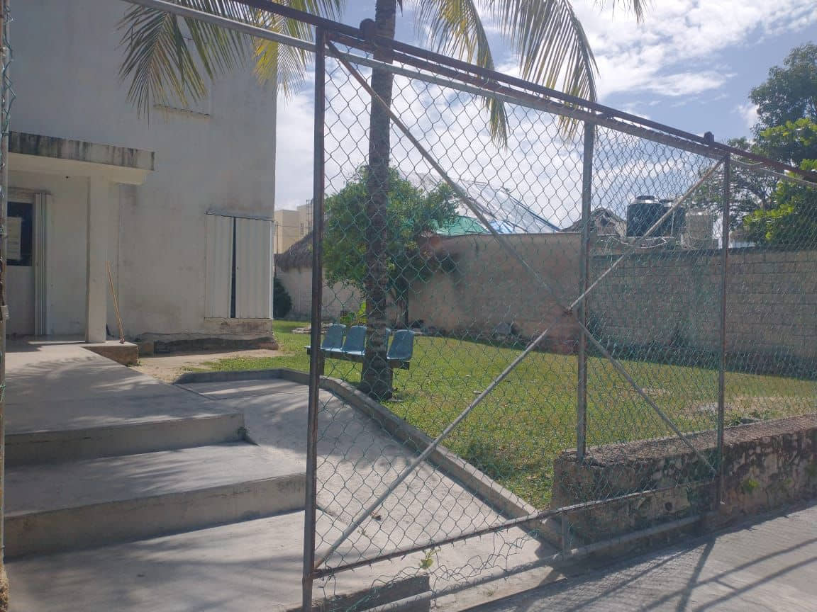 Denuncian riesgos en la Clínica del ISSSTE de Playa del Carmen; piden se reinicien obras de las nuevas instalaciones