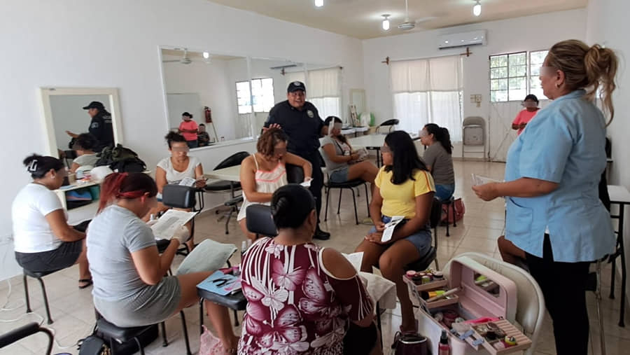 Refuerzan la prevención de la violencia contra la mujer con jornada informativa en Cancún