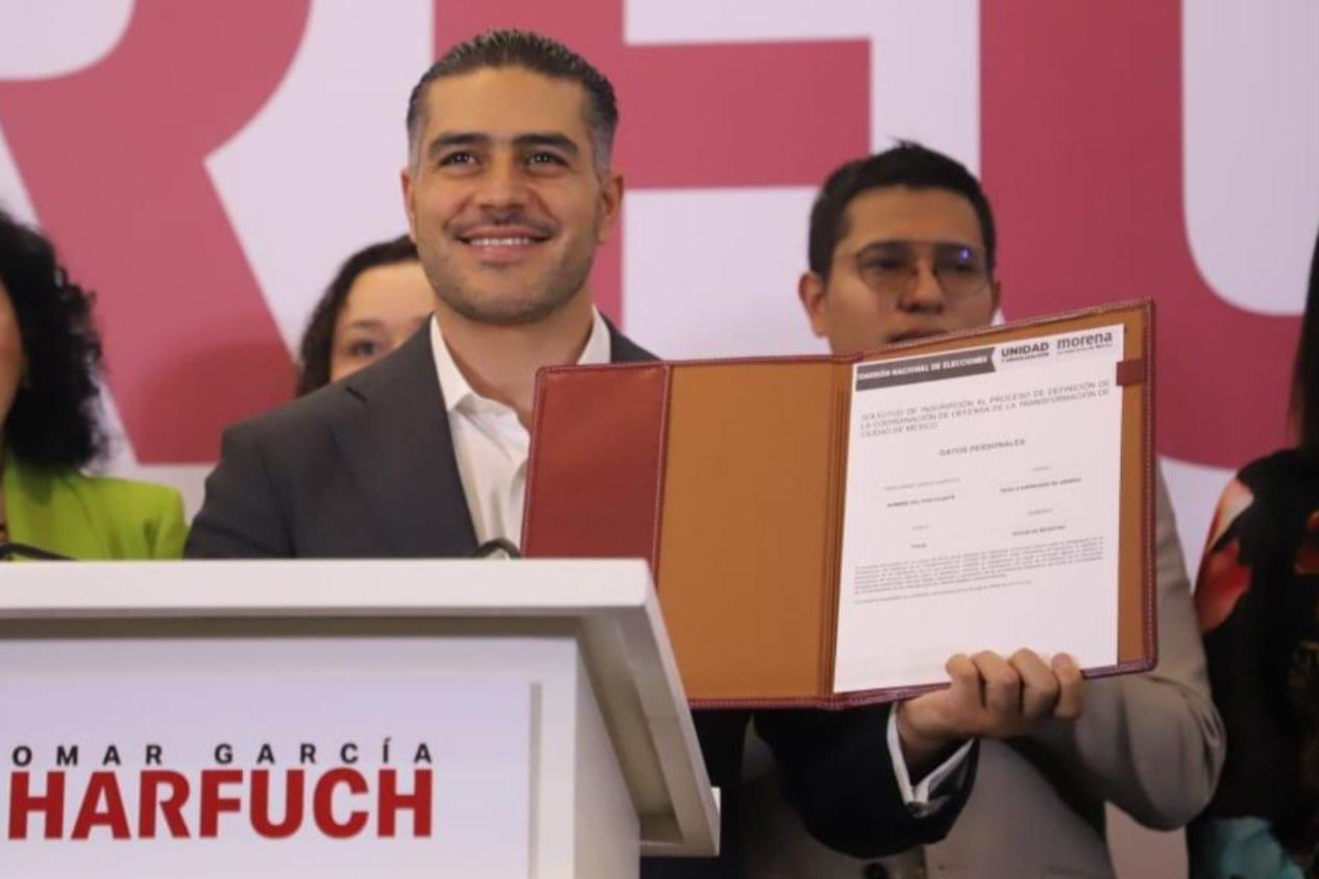 AMLO defiende a García Harfuch tras ser vinculado en el Caso Ayotzinapa AMLO defiende a García Harfuch tras ser vinculado en el Caso Ayotzinapa