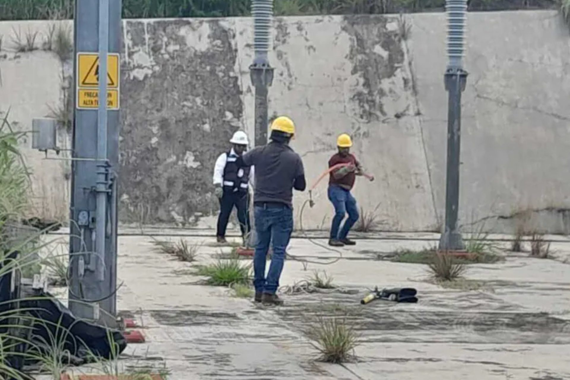 CFE entra a poblados de Chiapas afectados por crimen organizado para restablecer suministro eléctrico CFE entra a poblados de Chiapas afectados por crimen organizado para restablecer suministro eléctrico