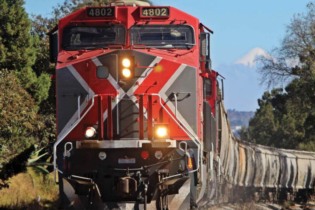 Ferromex frena operación de 60 trenes ante aumento de migrantes - ferrosur-ferromex-1024x683
