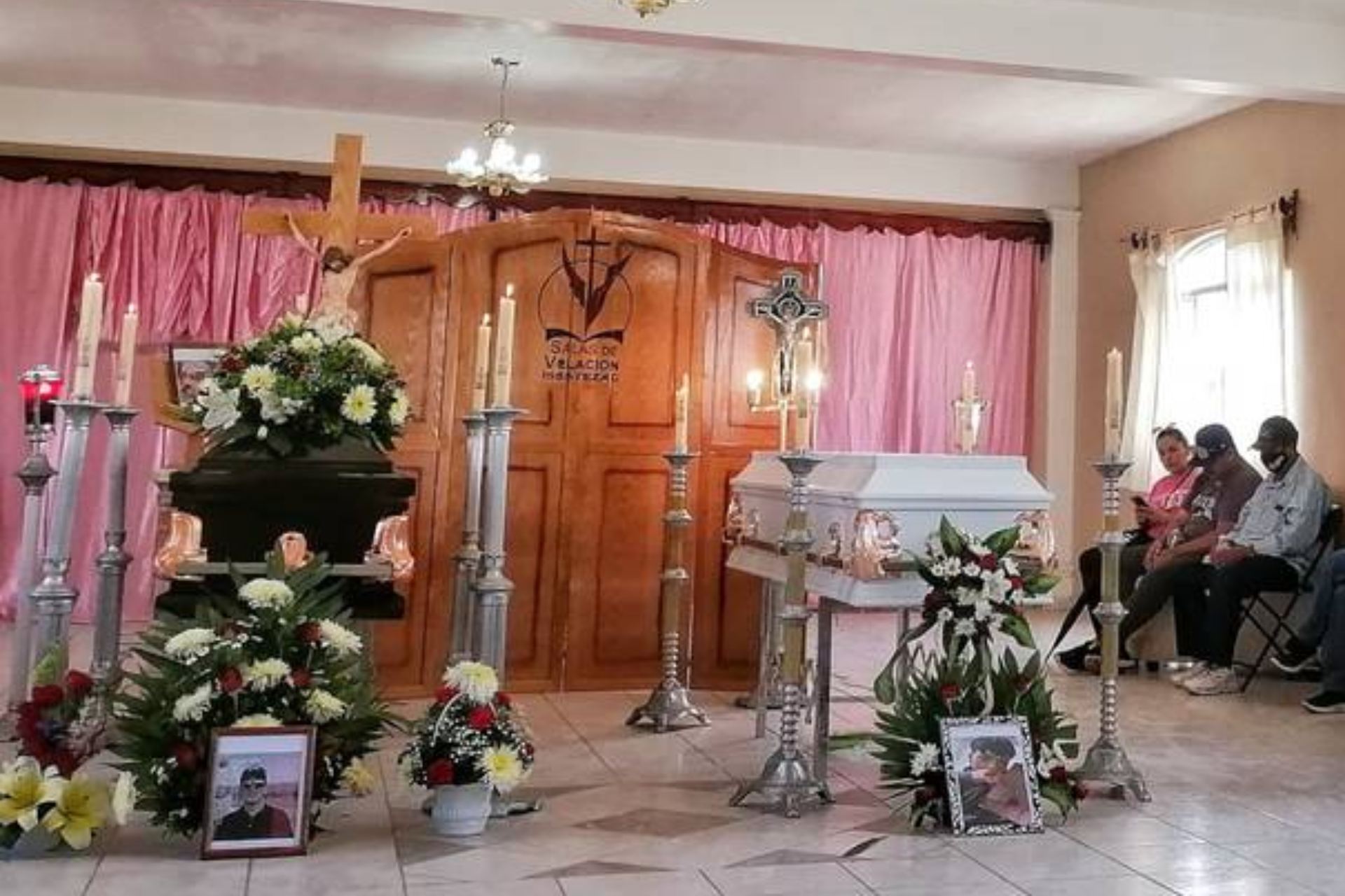 Velan cuerpos de los seis jóvenes asesinados en Zacatecas Velan cuerpos de los seis jóvenes asesinados en Zacatecas