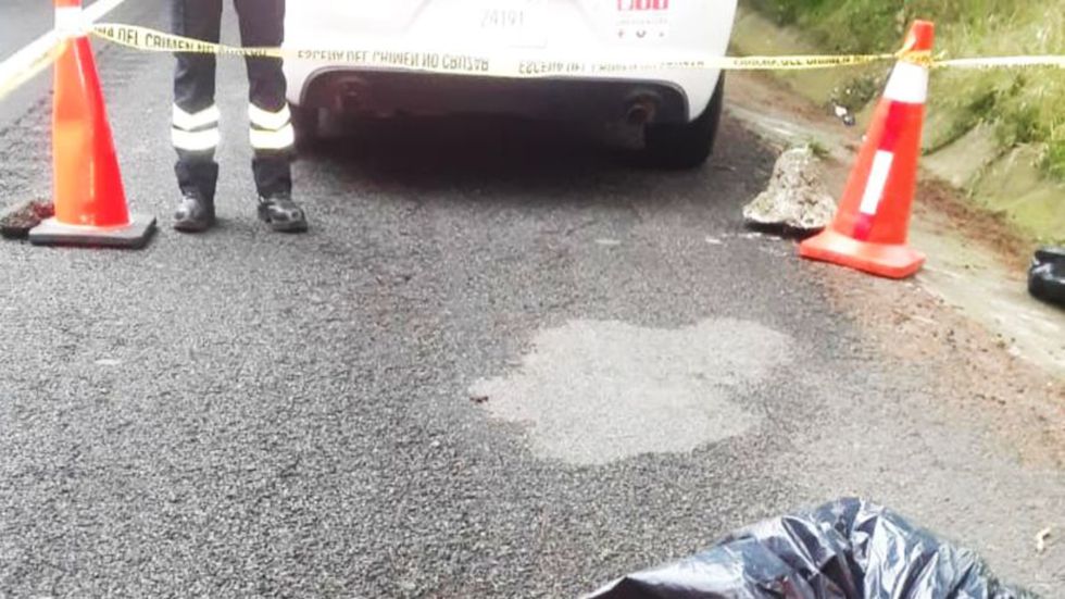 Abandonan cuerpo embolsado sobre la México-Cuernavaca Abandonan cuerpo embolsado sobre la México-Cuernavaca