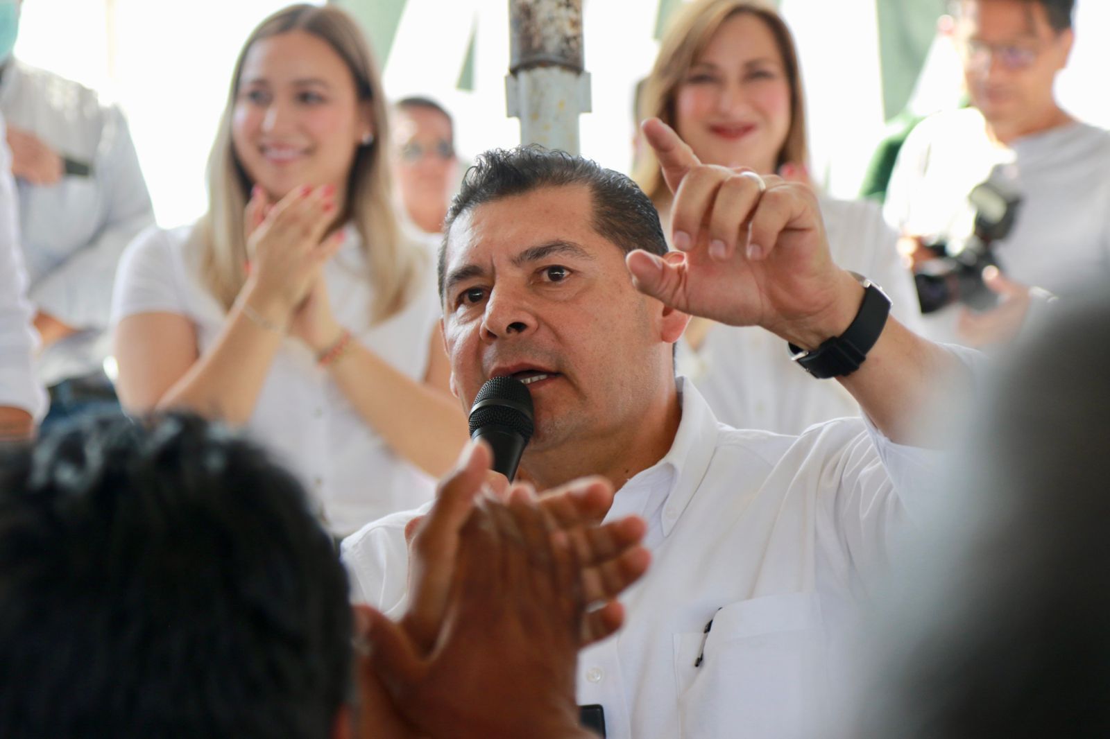 Alejandro Armenta sigue en la contienda por gubernatura de Puebla; buscará candidatura de Morena por encuesta Alejandro Armenta sigue en la contienda por gubernatura de Puebla; buscará candidatura de Morena por encuesta