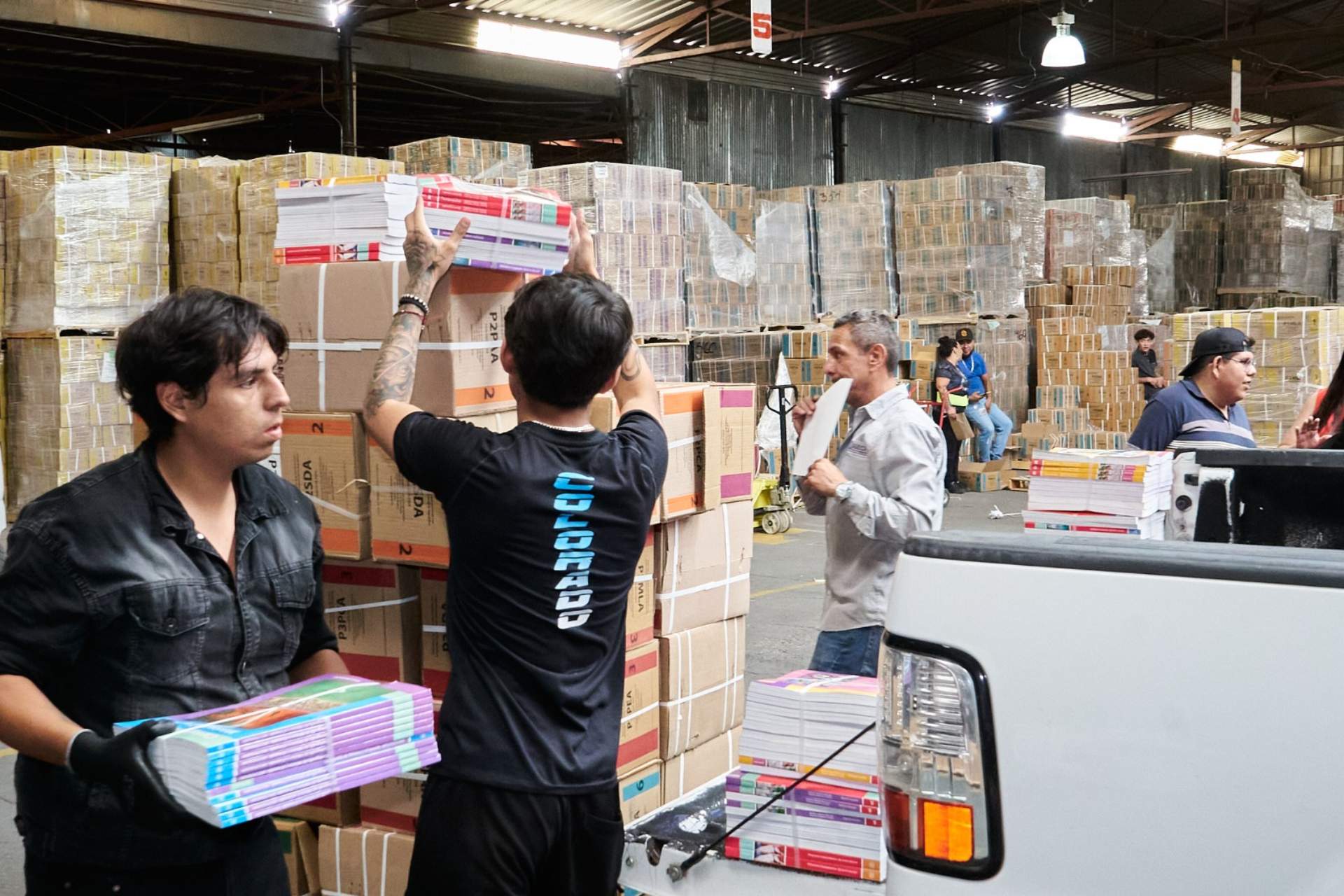 Chihuahua suspende distribución de libros de texto por dos juicios de amparo Chihuahua suspende distribución de libros de texto por dos juicios de amparo