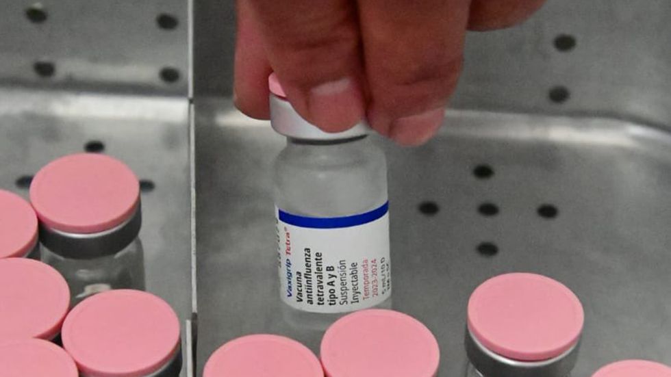 IMSS inicia vacunación contra COVID-19 e influenza en población de riesgo IMSS inicia vacunación contra COVID-19 e influenza en población de riesgo