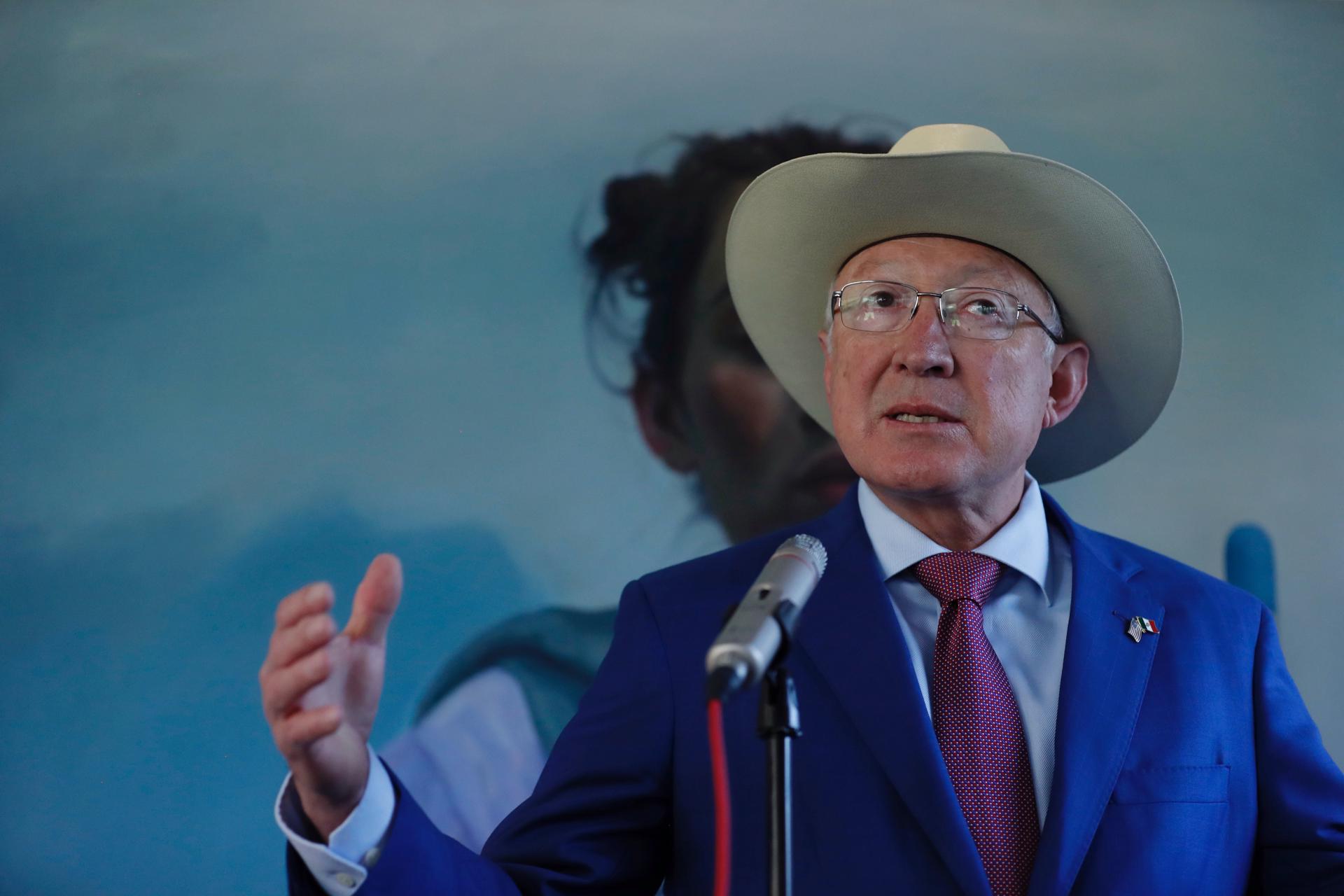 Ken Salazar prevé “tiempos de cooperación histórica” entre EE.UU. y México Ken Salazar prevé “tiempos de cooperación histórica” entre EE.UU. y México