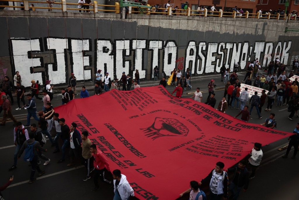 Marchan en la Ciudad de México a 55 años de la masacre de Tlatelolco - marchan-por-el-2-de-octubre-en-la-ciudad-de-mexico-2-1-1024x683