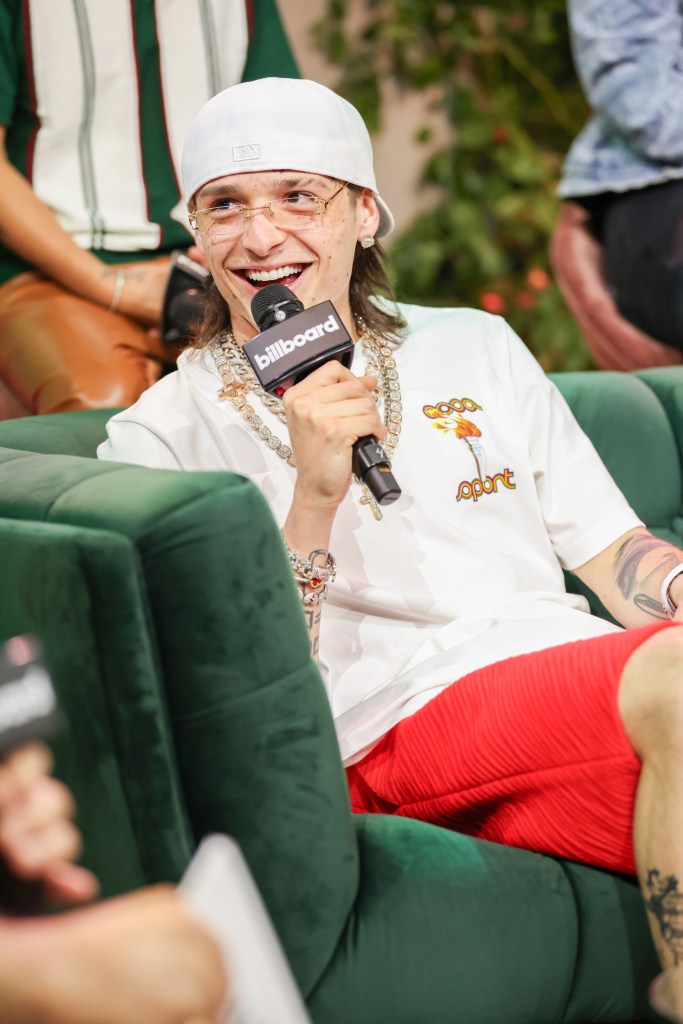 "Sabemos que vamos a estar en los libros de historia", asegura Peso Pluma - sabemos-que-vamos-a-estar-en-los-libros-de-historia-asegura-peso-pluma-683x1024